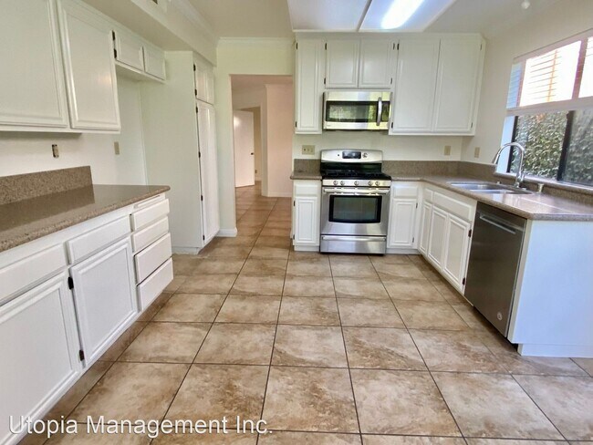 Building Photo - 3 br, 3 bath House - 12485 Mountain Trail ...