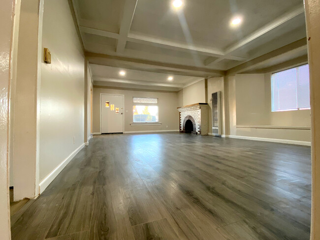 Main Room 2 - 4012 S Normandie Ave
