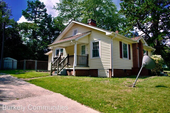 Building Photo - 2 br, 1 bath House - 413 W. Vandalia Rd.