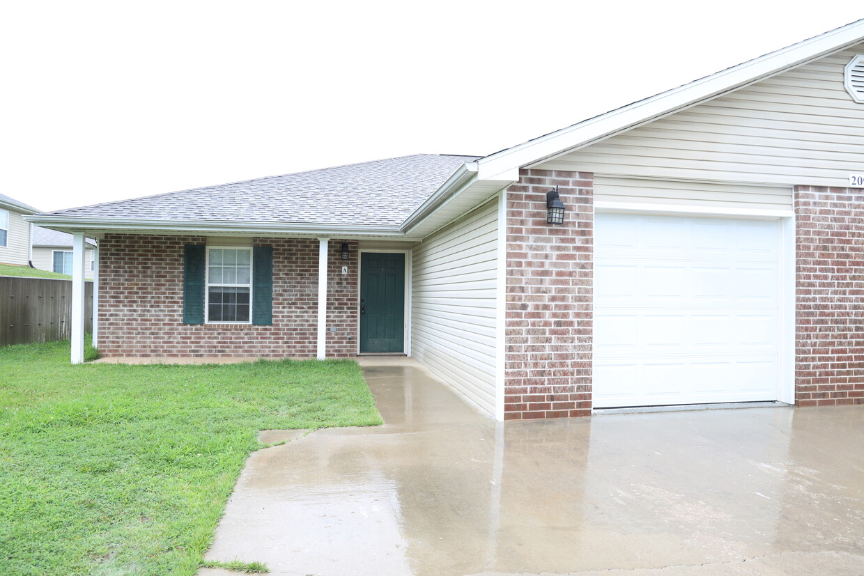 Foto principal - 20901 Hartsburg Ln