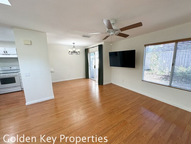 Foto del edificio - Move-In Ready 3-Bedroom Home in Vista!