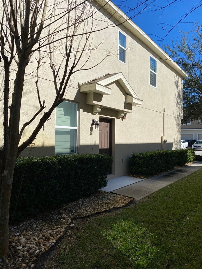 Foto del edificio - 3 BEDROOM. 2.5 BATHROOM TOWNHOME IN OVIEDO