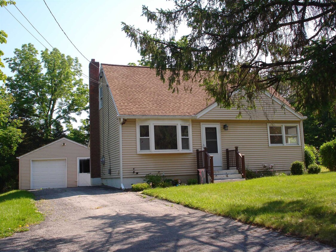 Primary Photo - 7 Sheraton Dr