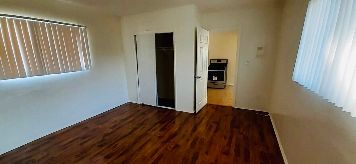 Foto principal - 355 E 120th St