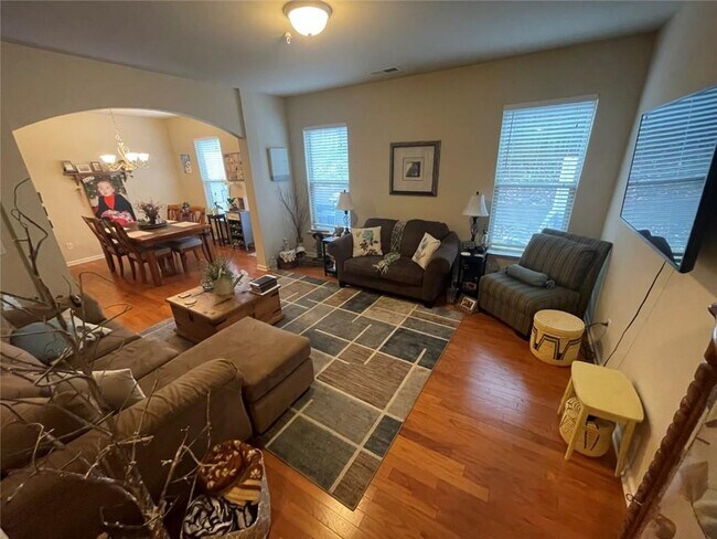 Building Photo - 3526 Castleberry Village Cir