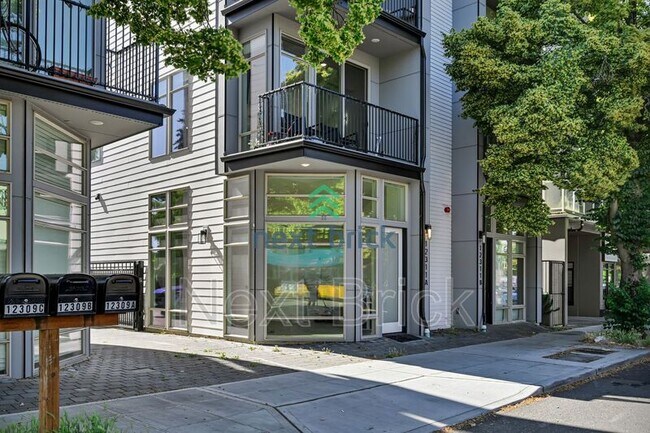 Foto del edificio - 12311 15th Ave NE