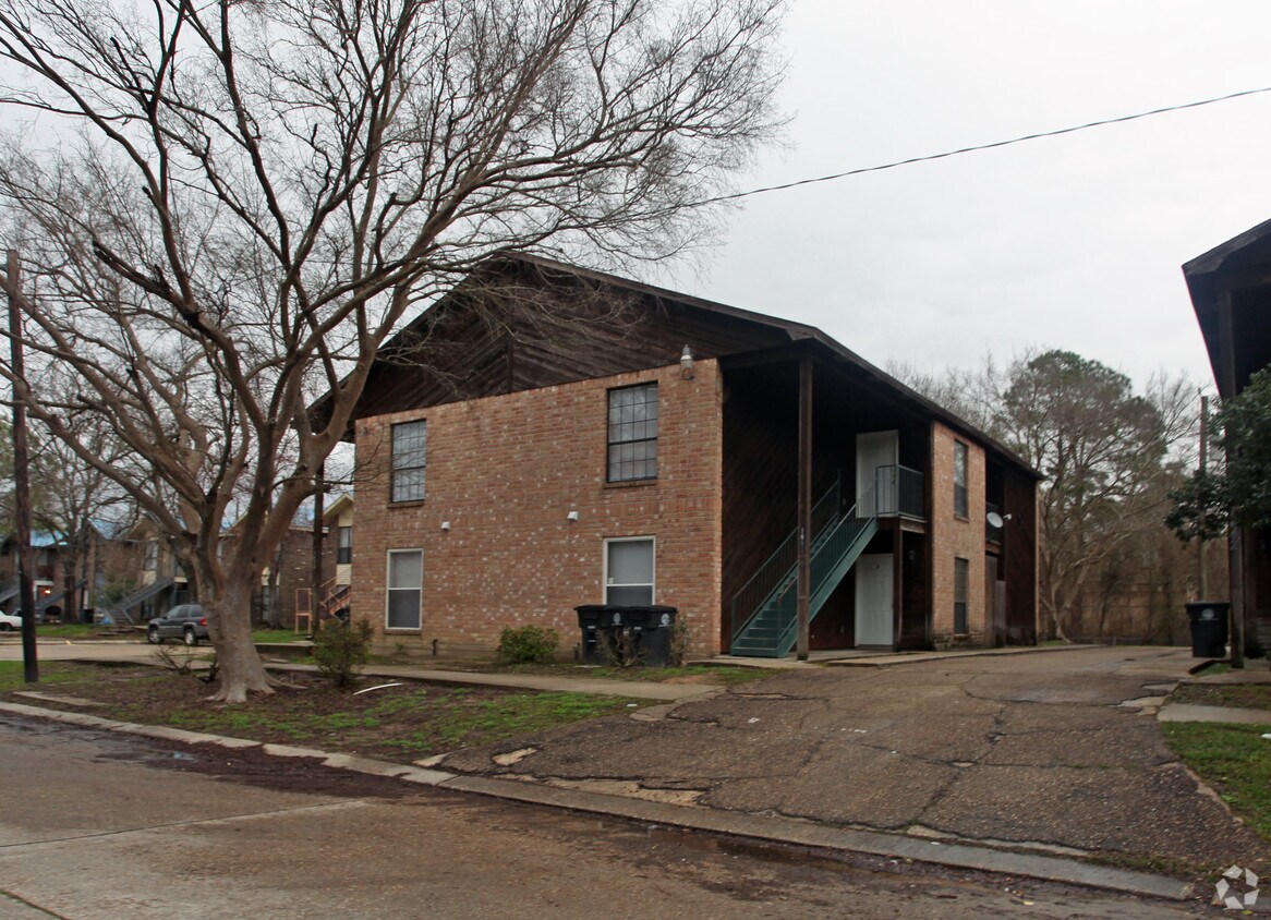 Foto del edificio - 1652 Cedar Lakes Dr