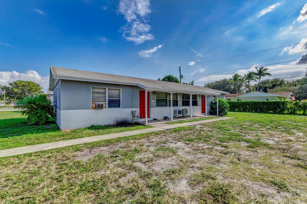 Foto principal - 461 Silver Beach Rd