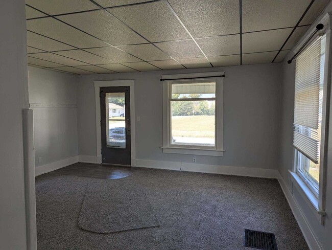 Building Photo - 555 W Fremont St