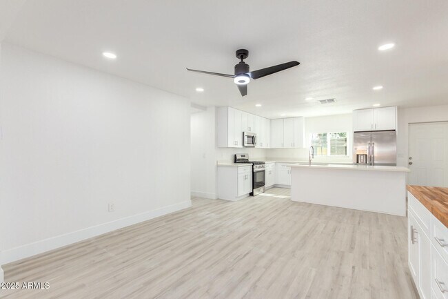 Foto del edificio - 120 W Hu Esta Dr