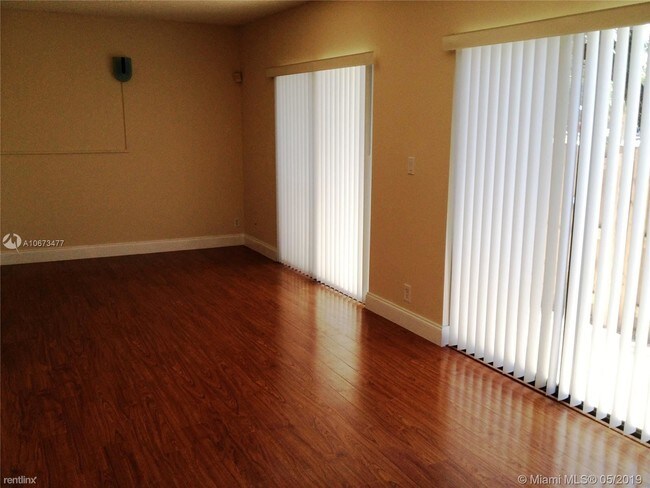 Building Photo - 531 Racquet Club Rd