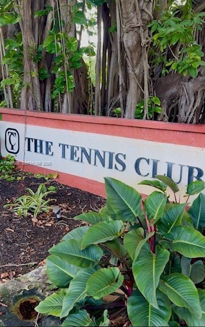 Building Photo - 610 Tennis Club Dr