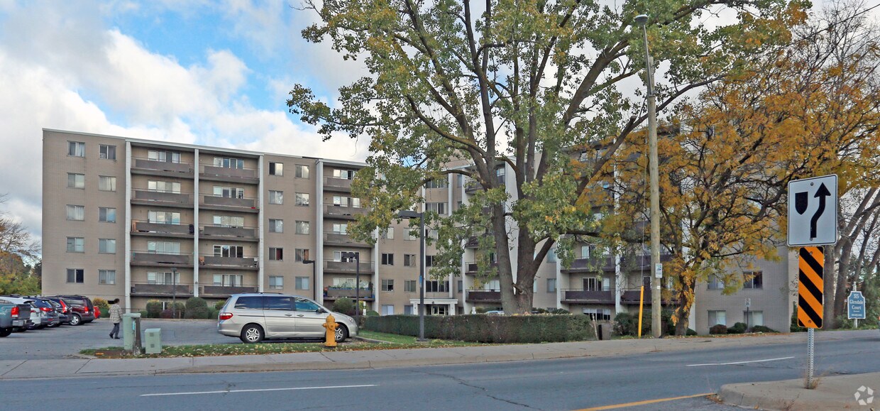 Photo du bâtiment - Glendale Court