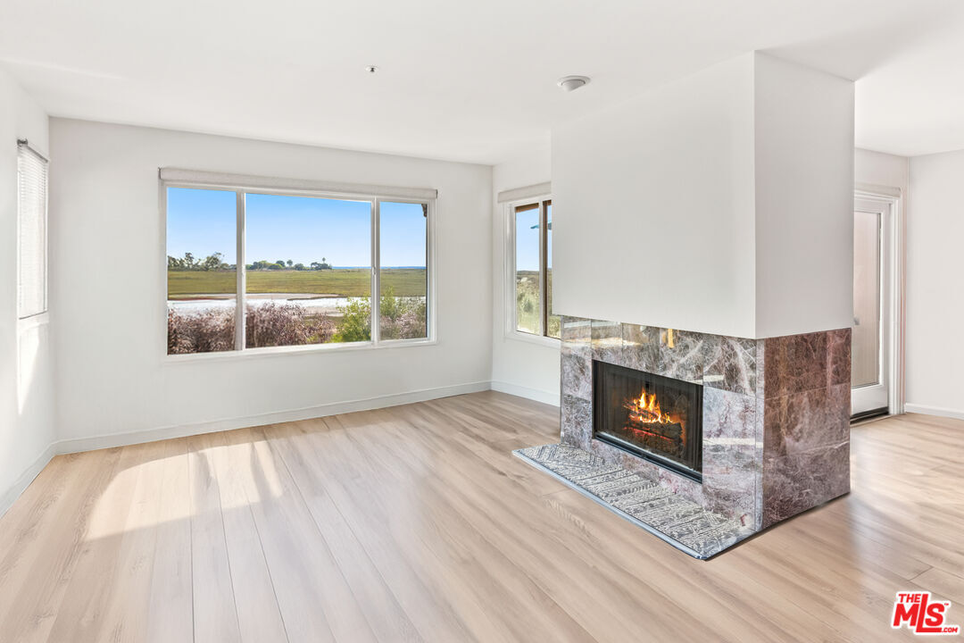 Primary Photo - 4297 Carpinteria Ave