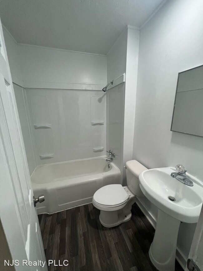 Building Photo - 2 br, 1 bath House - 3905 Eve Dr. East