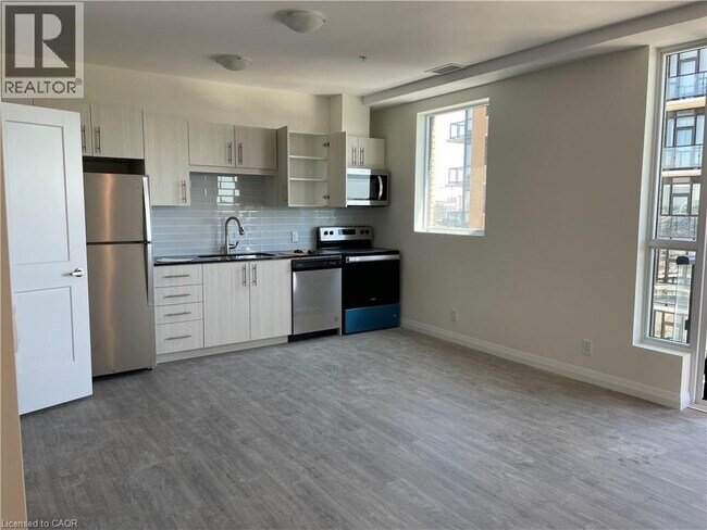 Building Photo - 104 Garment St