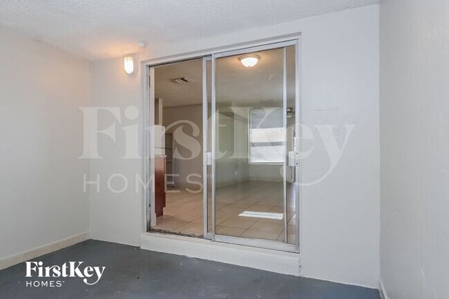 Foto del edificio - 300 NW 14th Ave