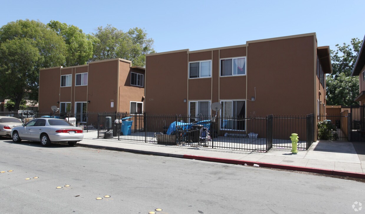 Primary Photo - 3290-3296 Rolison Rd