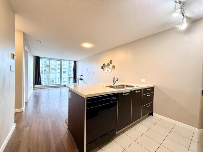 Photo du bâtiment - 13688-13100 100 Ave