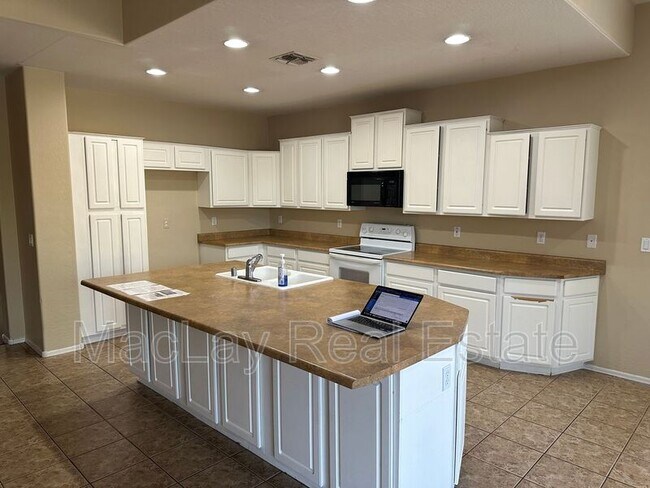 Building Photo - 2441 E Binner Dr