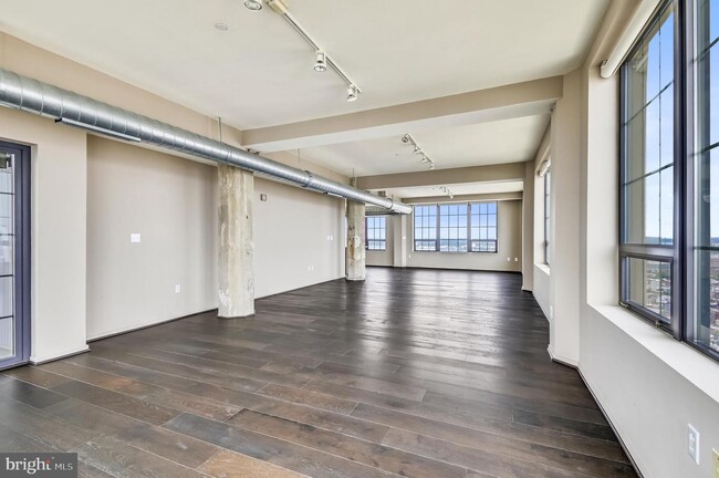 Building Photo - 1200 Steuart St