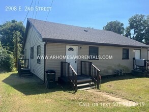 Building Photo - 2908 E 2nd St