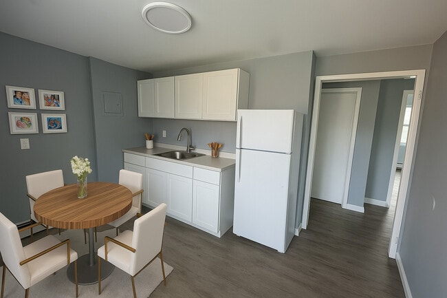 Building Photo - The Summit Apartments