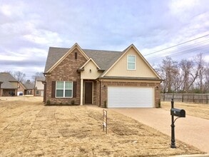 Building Photo - 82 Clear Springs Dr