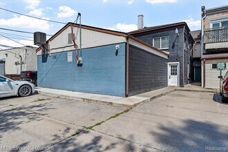 Building Photo - 513 W Nine Mile Rd