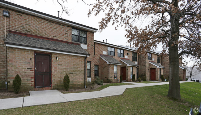 Foto del edificio - Adams Court Apartments