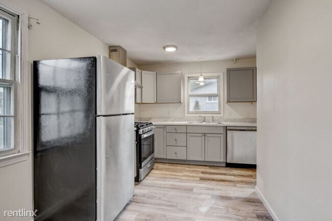 Foto del edificio - 4 br, 1.5 bath House - 322 Loomis Ave.