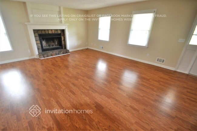 Building Photo - 445 Raven Dr