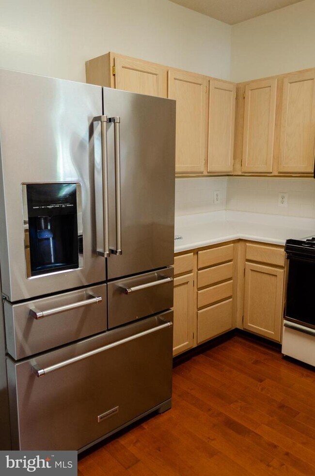 Foto del edificio - 1705 Lake Shore Crest Dr