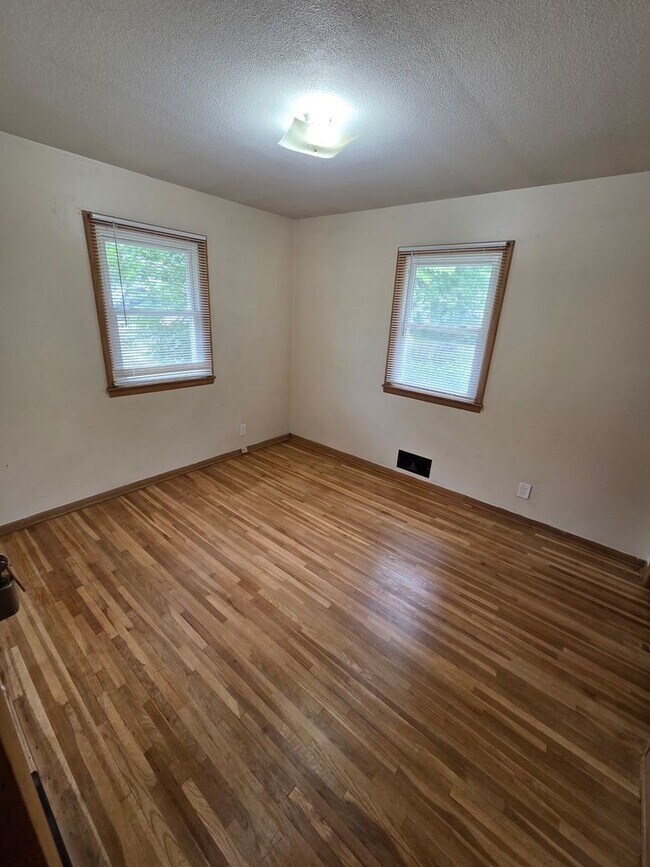 Foto del edificio - 4229-4231 Unity Ave N