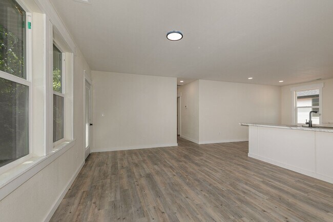 Foto del edificio - BRAND NEW 3 Bedroom | 2 Bathroom | 2 Car G...
