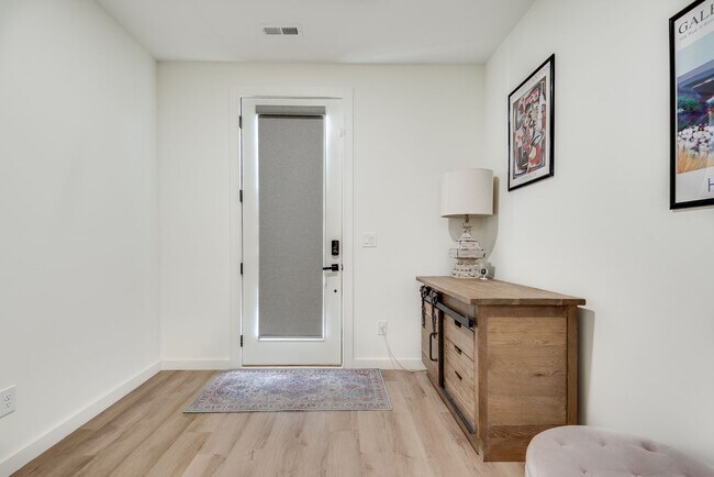 Foto del edificio - Gorgeous 3/3.5 Townhome Minutes From Downt...