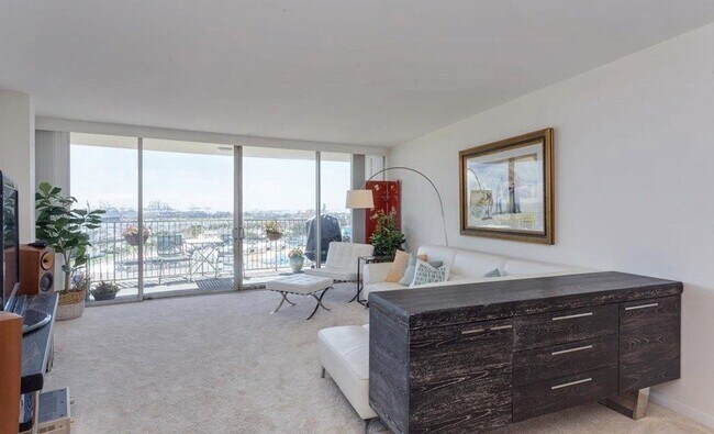 Foto del edificio - 700 E Ocean Blvd