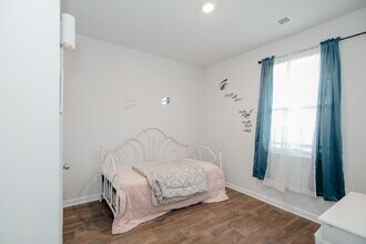 Building Photo - 143 River Hl Rd