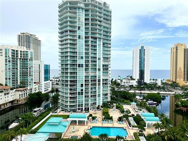 Foto del edificio - 16500 Collins Ave