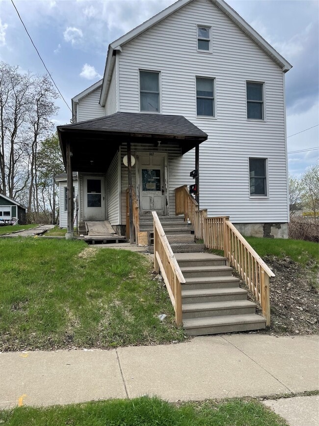 Building Photo - 167 Oak St