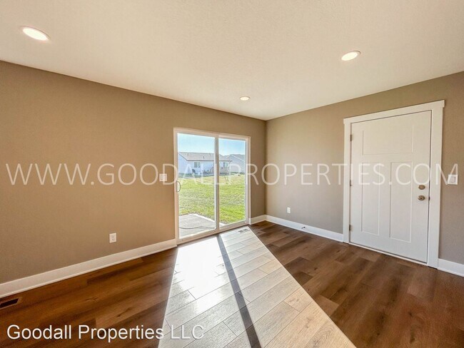 Foto del edificio - 3 br, 2.5 bath House - 290 NW Morgan Ct