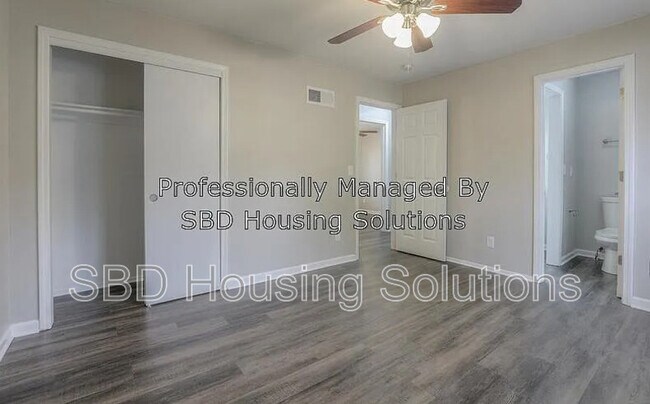 Foto del edificio - 10325 Smalley Ave