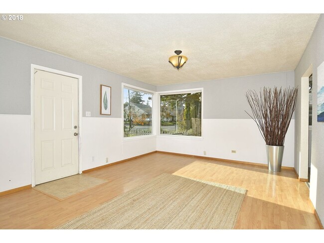 Building Photo - Charming Woodstock 3 Bed 1 bath Rach House...