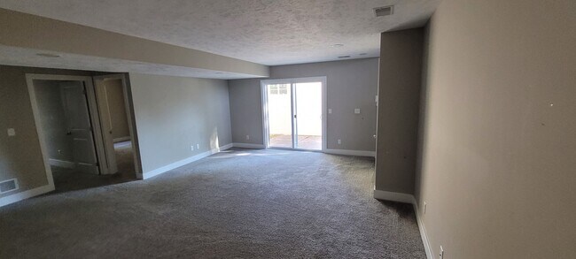 Building Photo - 2936 Beeline Rd
