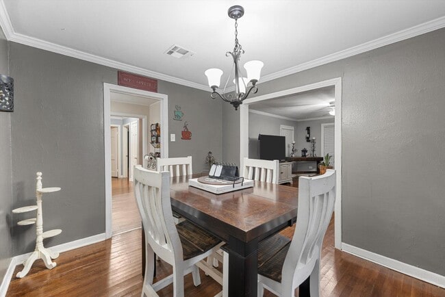 Foto del edificio - 3241 Edmond Ave