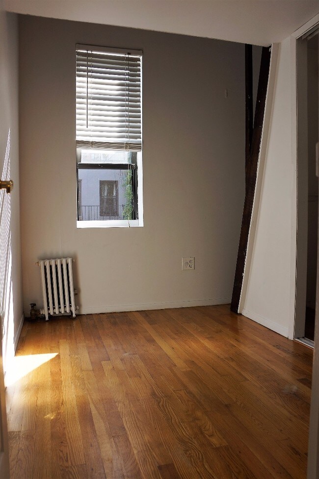 Foto del edificio - 442 W 45th St