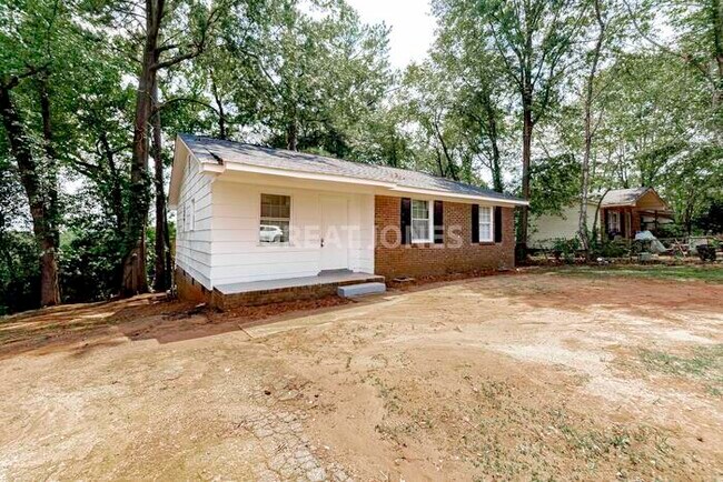 Building Photo - HOLIDAY SPECIAL! HALF OFF IF LEASE SIGNED ...