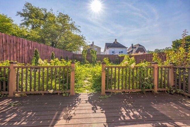 Building Photo - 1611 Alverado Ave