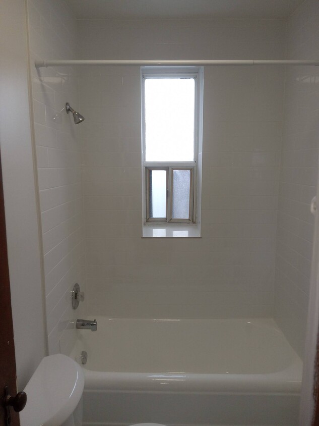Photo principale - 737 Kingston Rd