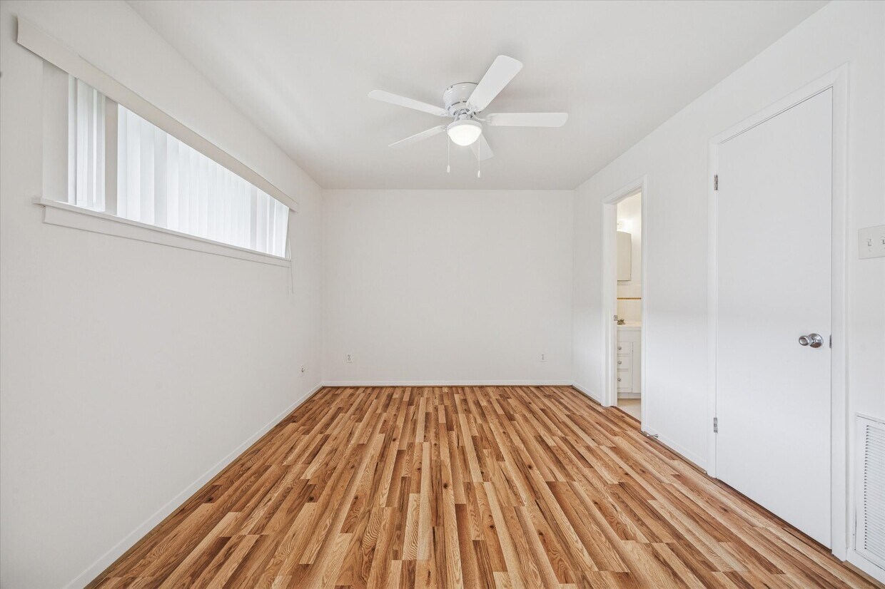 Foto del edificio - 3703 Roseland St